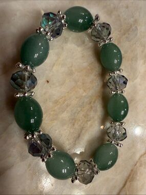 Green Glass Beaded Stretch Bracelet - Elegant Women's Jewelry